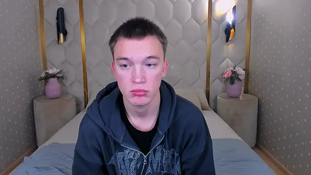 Snapshot of Derek_Banville chatting on 11-18-25, 01:04 Derek Banville online show from 11-18-25, 01:04