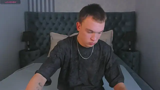 Snapshot of Derek_Banville chatting on 11-19-25, 12:38 Derek Banville online show from 11-19-25, 12:38