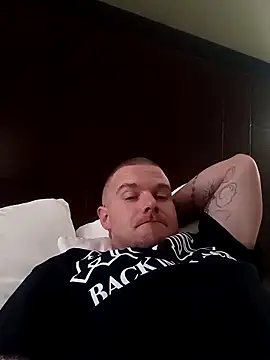 Snapshot of DadDDick925 chatting on 12-16-25, 03:39 DadDDick925 online show from 12-16-25, 03:39