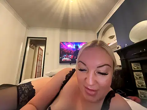 Snapshot of Jenna-LeeXX chatting on 11-10-25, 10:25 Jenna-LeeXX online show from 11-10-25, 10:25