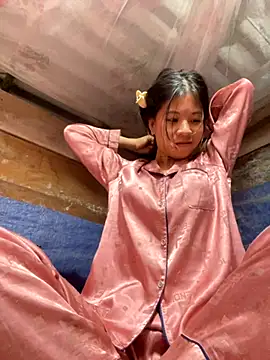 ninixinh online show from 10-30-25, 01:01