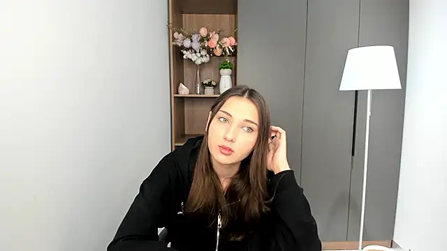 Snapshot of KateCahee chatting on 10-28-25, 05:11 KateCahee online show from 10-28-25, 05:11