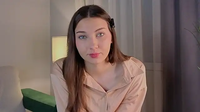 Snapshot of KateCahee chatting on 11-18-25, 01:00 KateCahee online show from 11-18-25, 01:00