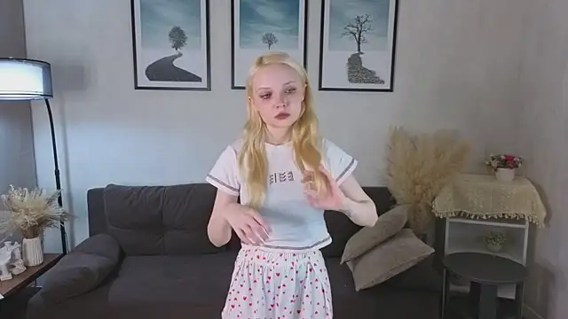 Snapshot of IraYounce chatting on 10-29-25, 01:19 IraYounce online show from 10-29-25, 01:19