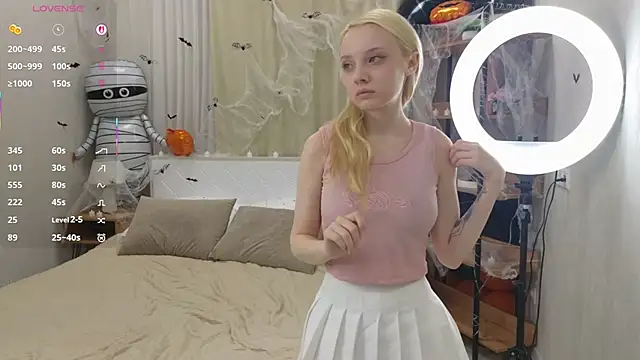 Snapshot of IraYounce chatting on 11-06-25, 01:17 IraYounce online show from 11-06-25, 01:17