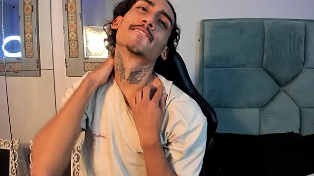 Snapshot of Mr_Strike chatting on 10-30-25, 02:57 Mr Strike online show from 10-30-25, 02:57