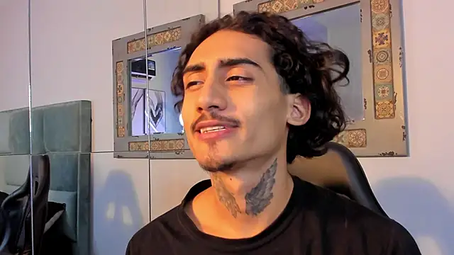 Snapshot of Mr_Strike chatting on 10-31-25, 03:07 Mr Strike online show from 10-31-25, 03:07