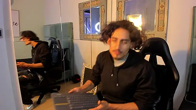 Snapshot of Mr_Strike chatting on 11-04-25, 02:54 Mr Strike online show from 11-04-25, 02:54