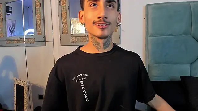 Snapshot of Mr_Strike chatting on 11-07-25, 02:55 Mr Strike online show from 11-07-25, 02:55