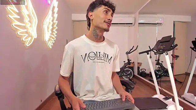 Snapshot of Mr_Strike chatting on 11-08-25, 03:07 Mr Strike online show from 11-08-25, 03:07