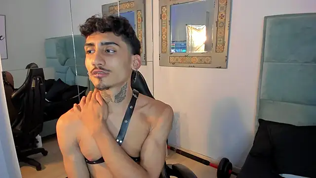 Snapshot of Mr_Strike chatting on 11-11-25, 03:06 Mr Strike online show from 11-11-25, 03:06