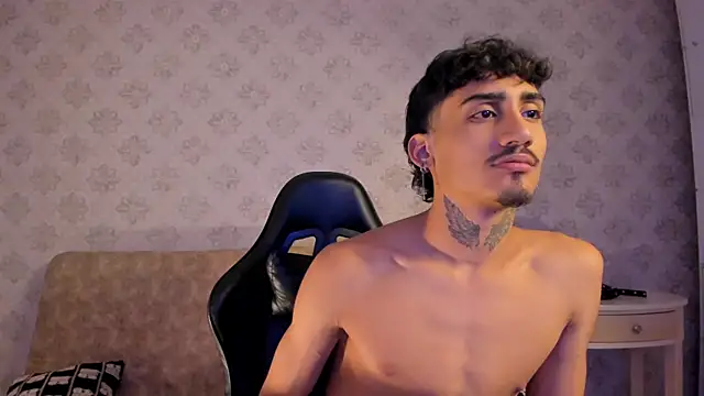 Snapshot of Mr_Strike chatting on 11-15-25, 02:31 Mr Strike online show from 11-15-25, 02:31