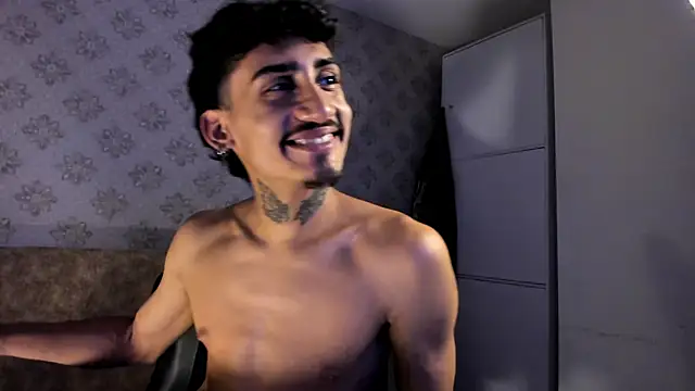 Snapshot of Mr_Strike chatting on 11-17-25, 03:01 Mr Strike online show from 11-17-25, 03:01