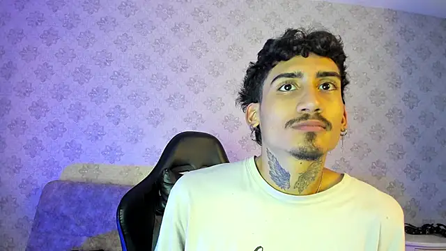 Snapshot of Mr_Strike chatting on 12-05-25, 03:15 Mr Strike online show from 12-05-25, 03:15