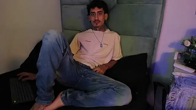 Snapshot of Mr_Strike chatting on 12-15-25, 07:07 Mr Strike online show from 12-15-25, 07:07