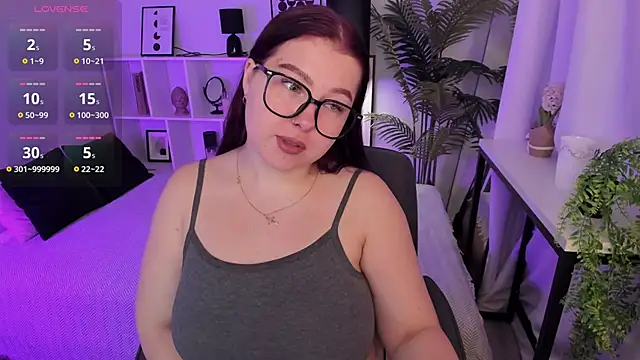 Snapshot of EffyBlush chatting on 11-23-25, 01:33 EffyBlush online show from 11-23-25, 01:33