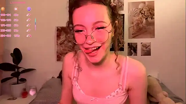 Snapshot of Kira_Sanders chatting on 11-18-25, 06:34 Kira Sanders online show from 11-18-25, 06:34