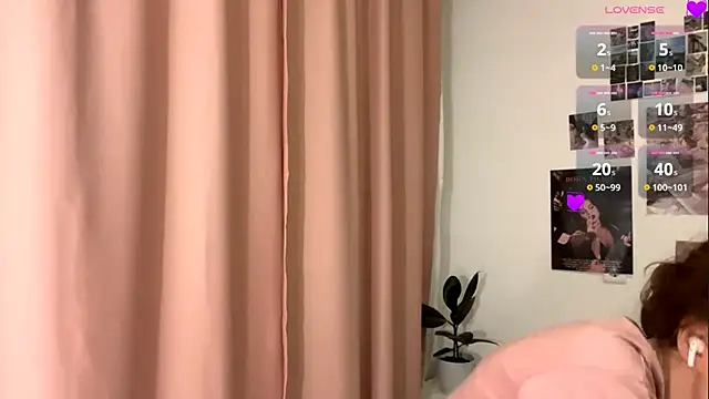 Snapshot of Kira_Sanders chatting on 12-02-25, 05:08 Kira Sanders online show from 12-02-25, 05:08