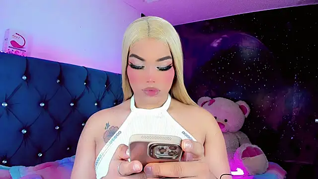 Snapshot of Alannys_xHotx chatting on 02-18-26, 04:30 Alannys xHotx online show from 02-18-26, 04:30