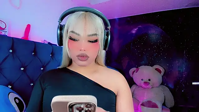 Snapshot of Alannys_xHotx chatting on 02-27-26, 11:38 Alannys xHotx online show from 02-27-26, 11:38