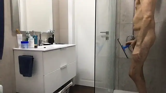 Snapshot of LukaShyGuy chatting on 11-15-25, 07:21 LukaShyGuy online show from 11-15-25, 07:21