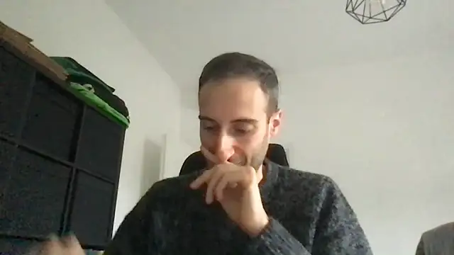 Snapshot of LukaShyGuy chatting on 12-16-25, 01:05 LukaShyGuy online show from 12-16-25, 01:05