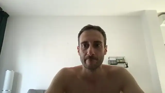 Snapshot of LukaShyGuy chatting on 06-01-26, 04:52 LukaShyGuy online show from 06-01-26, 04:52