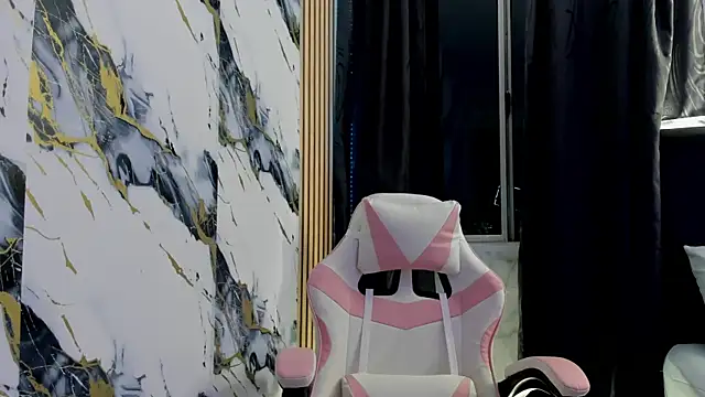 Snapshot of Scarlet_DLuce chatting on 11-07-25, 11:05 Scarlet DLuce online show from 11-07-25, 11:05