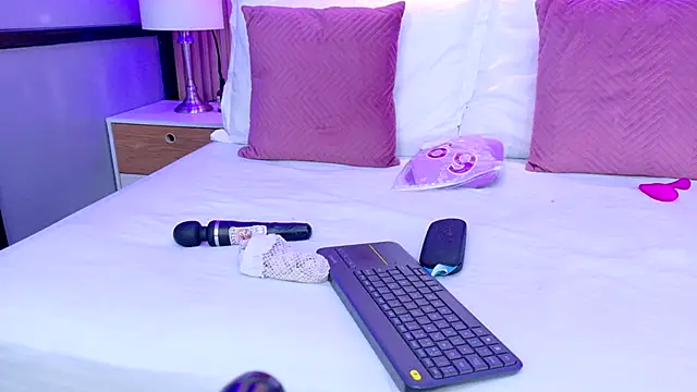 AdelineJhones online show from 12-04-25, 02:15