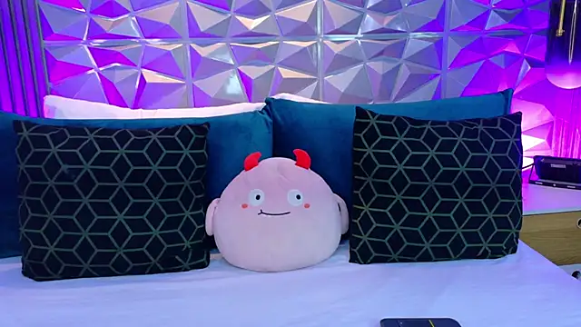 AdelineJhones online show from 06-19-26, 02:43