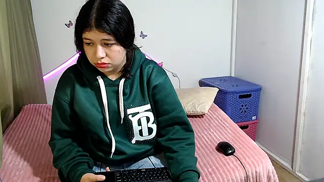 Snapshot of BRYXS1 chatting on 11-15-25, 07:32 BRYXS1 online show from 11-15-25, 07:32