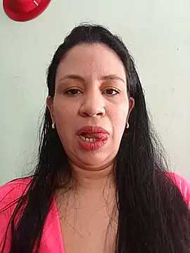 Snapshot of LeilaTaylor chatting on 12-22-25, 01:41 LeilaTaylor online show from 12-22-25, 01:41