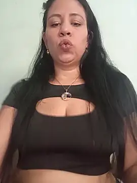 Snapshot of LeilaTaylor chatting on 02-18-26, 03:52 LeilaTaylor online show from 02-18-26, 03:52