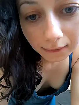 Snapshot of Meiii27 chatting on 11-28-25, 03:47 Meiii27 online show from 11-28-25, 03:47