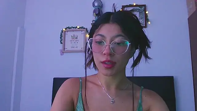 Snapshot of LissyM chatting on 12-01-25, 12:21 LissyM online show from 12-01-25, 12:21