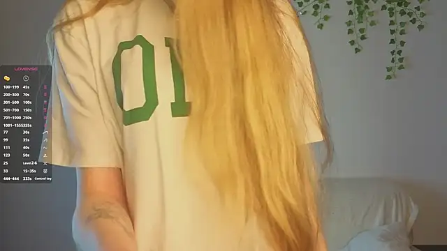 KissyCloud online show from 11-21-25, 08:02