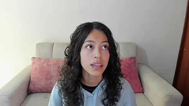 Snapshot of emily_jonessxx chatting on 11-05-25, 04:51 emily jonessxx online show from 11-05-25, 04:51