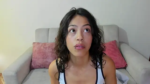 Snapshot of emily_jonessxx chatting on 11-06-25, 05:36 emily jonessxx online show from 11-06-25, 05:36