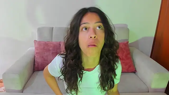 Snapshot of emily_jonessxx chatting on 11-09-25, 07:23 emily jonessxx online show from 11-09-25, 07:23