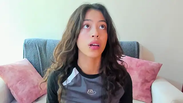 Snapshot of emily_jonessxx chatting on 11-21-25, 05:55 emily jonessxx online show from 11-21-25, 05:55