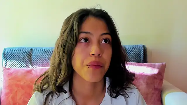 Snapshot of emily_jonessxx chatting on 11-22-25, 08:41 emily jonessxx online show from 11-22-25, 08:41