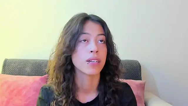 Snapshot of emily_jonessxx chatting on 11-23-25, 07:13 emily jonessxx online show from 11-23-25, 07:13