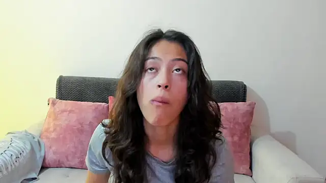 Snapshot of emily_jonessxx chatting on 11-25-25, 08:09 emily jonessxx online show from 11-25-25, 08:09