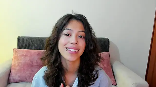 Snapshot of emily_jonessxx chatting on 11-27-25, 06:10 emily jonessxx online show from 11-27-25, 06:10