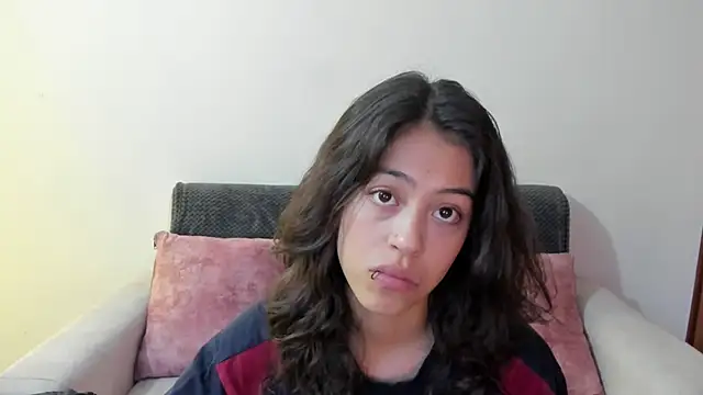 Snapshot of emily_jonessxx chatting on 11-28-25, 07:38 emily jonessxx online show from 11-28-25, 07:38