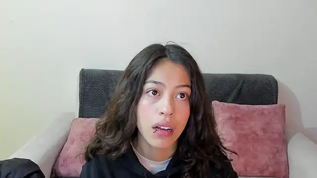 Snapshot of emily_jonessxx chatting on 12-02-25, 11:37 emily jonessxx online show from 12-02-25, 11:37