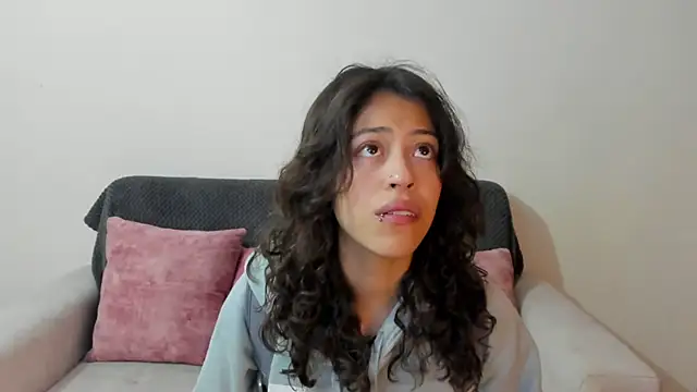 Snapshot of emily_jonessxx chatting on 12-14-25, 04:56 emily jonessxx online show from 12-14-25, 04:56