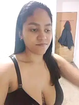 Snapshot of Yanananyx chatting on 10-29-25, 02:25 Yanananyx online show from 10-29-25, 02:25