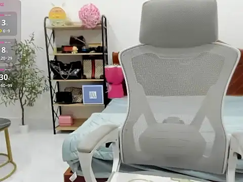 Snapshot of JuNi-Li chatting on 03-16-26, 02:43 JuNi-Li online show from 03-16-26, 02:43