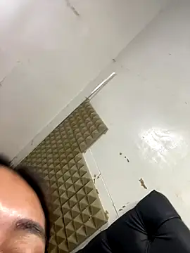 ur sluttyvia online show from 12-23-25, 08:45